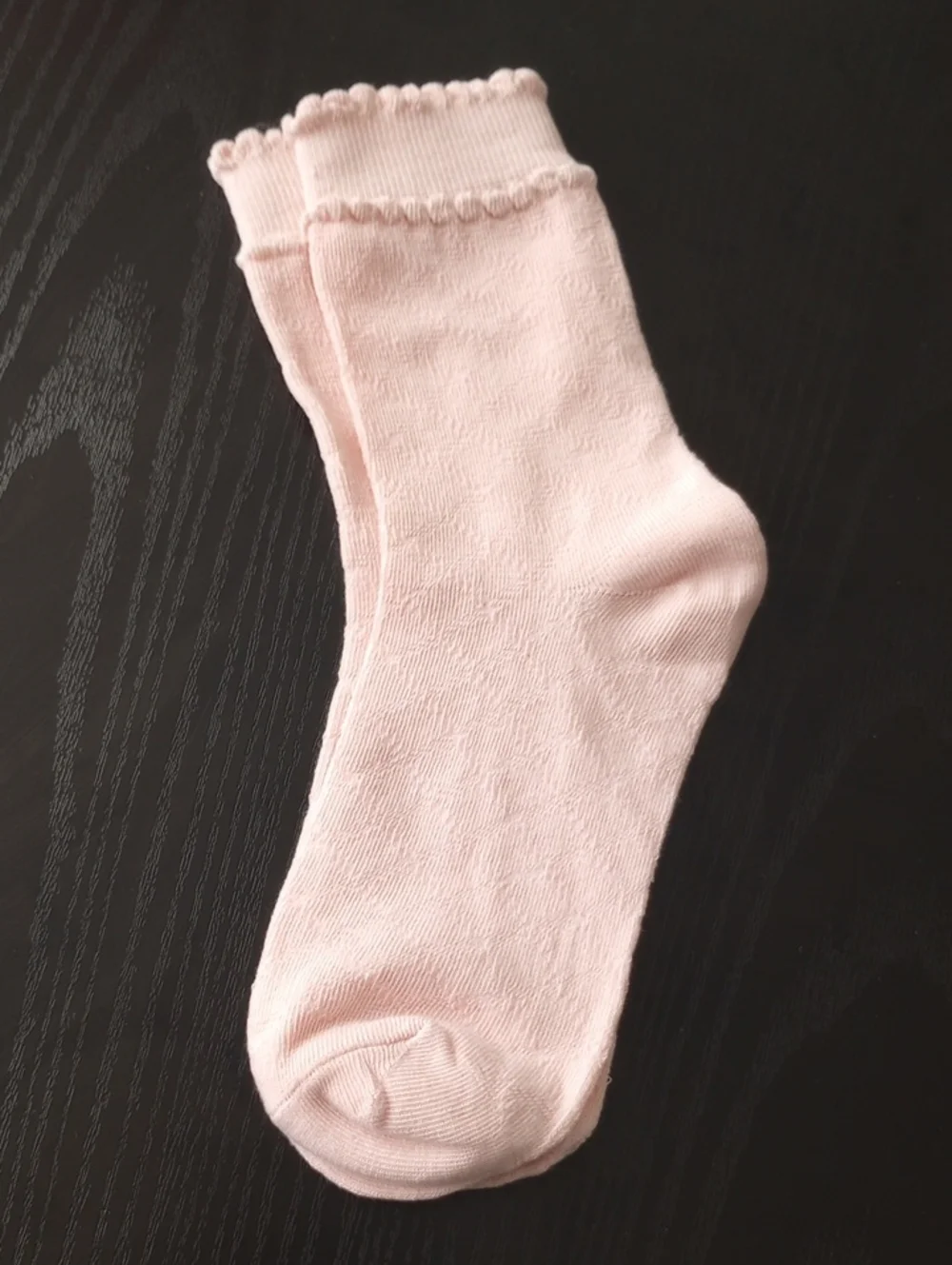Women's Soft Pink Scalloped Crew Mid-calf Socks